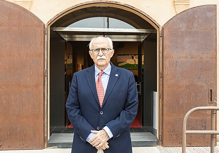 Emilio Cruz se despide de la Económica para dar el relevo a Florencio Monje